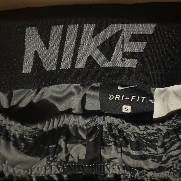Nike Dri-Fit Marble Pattern Shorts Black/Grey Size Small Child - Picture 4 of 9